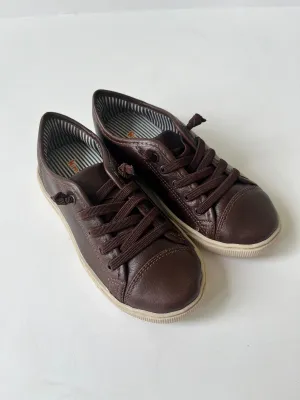 Brown slip on with elastic laces