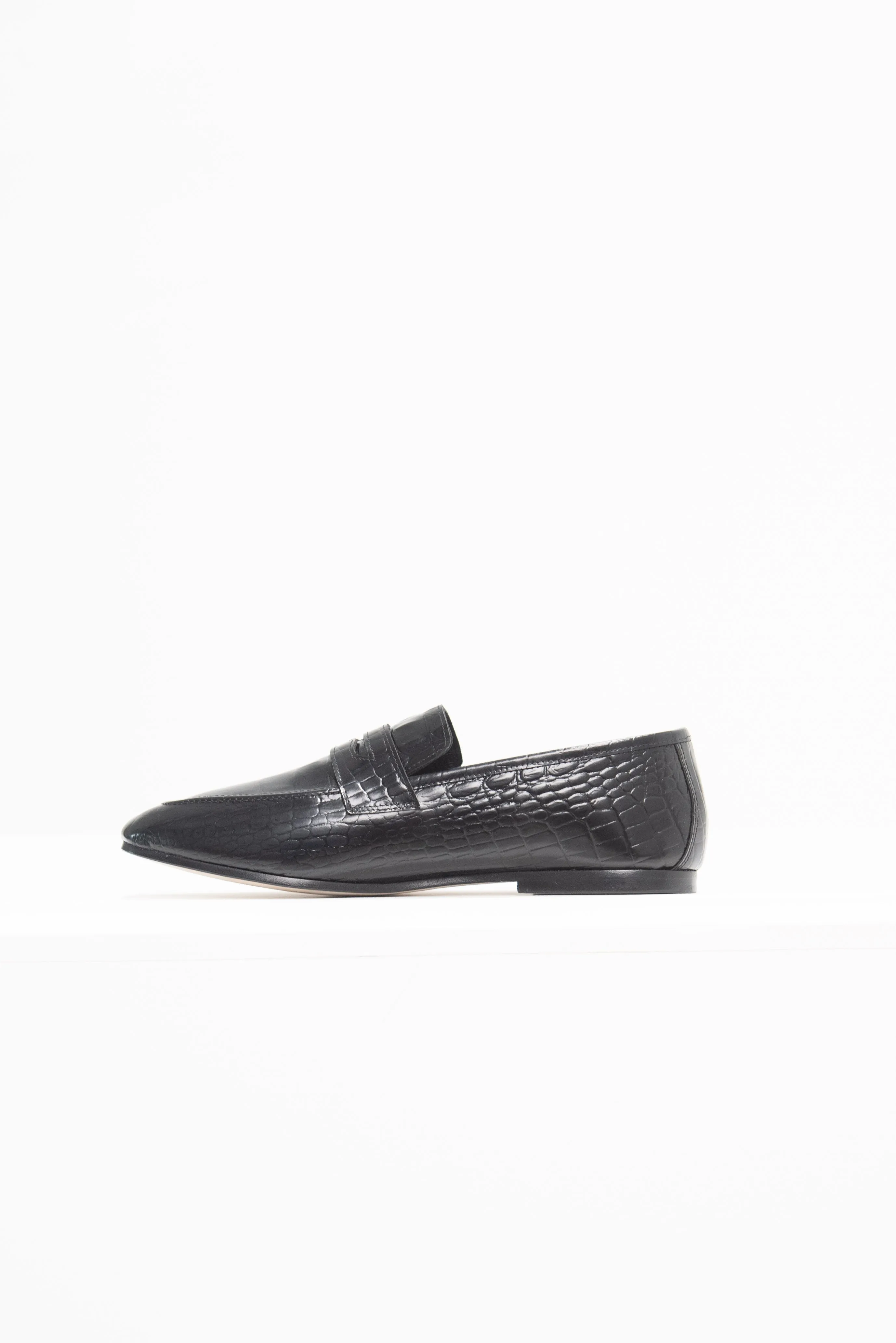 Essenziale Croc Embossed Loafer, Black