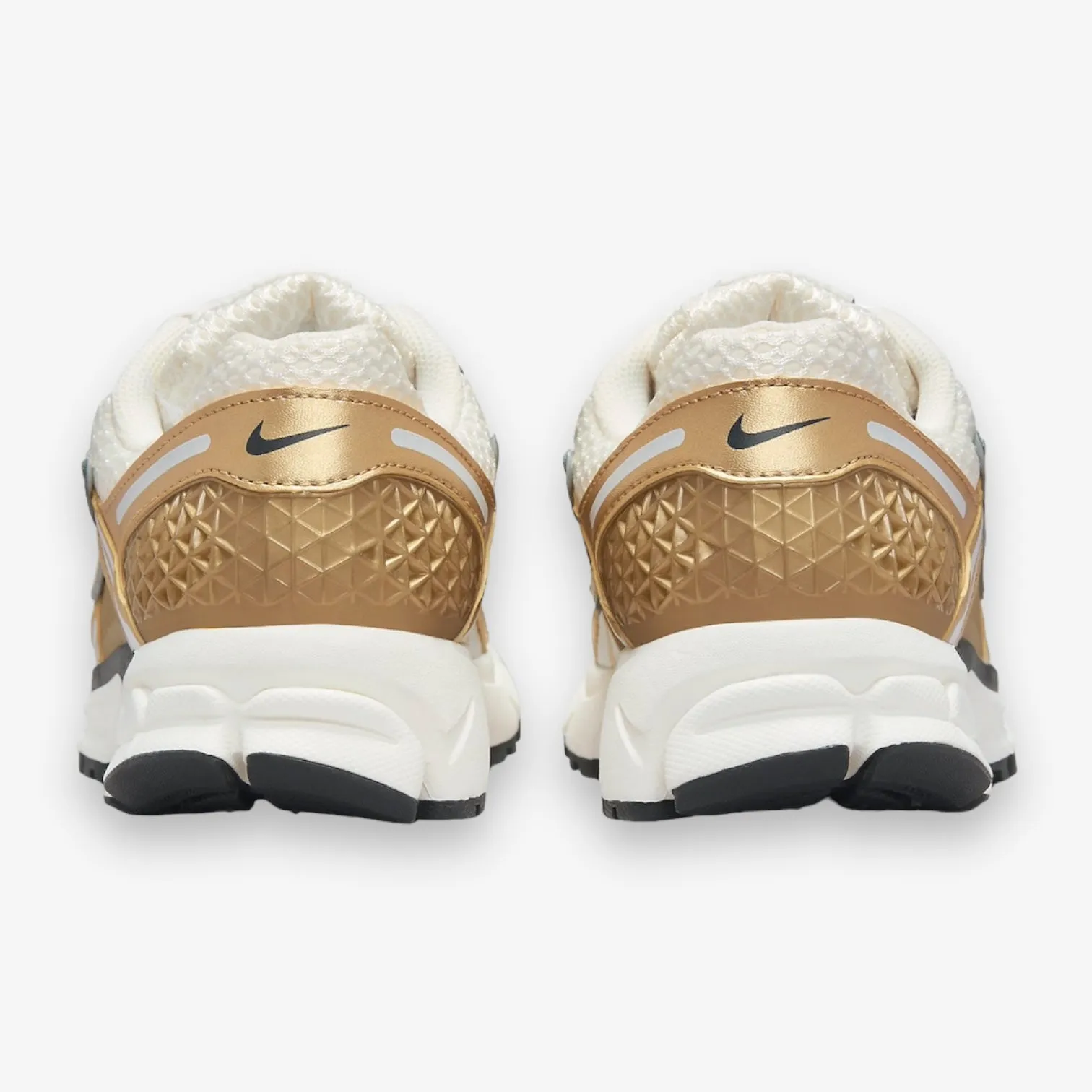 NIKE ZOOM VOMERO 5 GOLD PHOTON DUST/METALLIC GOLD-GRIDIRON-SAIL HF7723-001